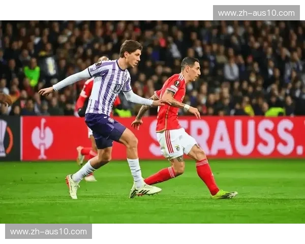 传中制造威胁战术奏效 朗斯利用定位球多次攻破巴黎FC