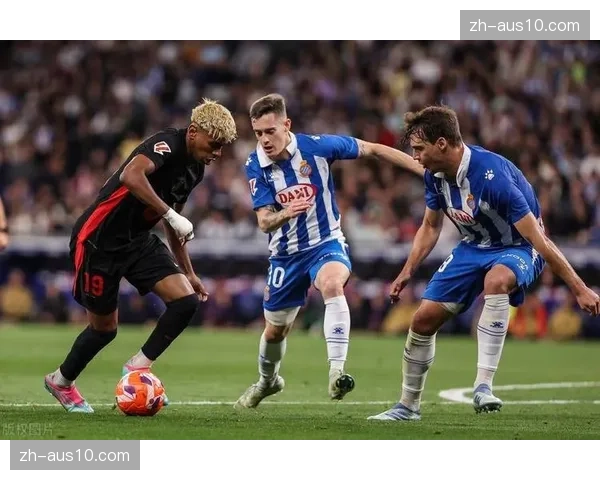 巴萨防线前提但防守效率最高 空间控制能力出众